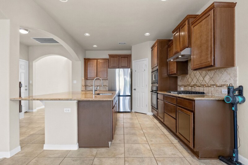 Building Photo - 13713 Glen Mark Dr