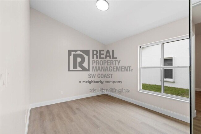 Building Photo - 3358 Sabal Springs Blvd