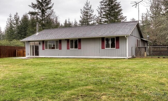 Building Photo - 207 NE Nikki Ln