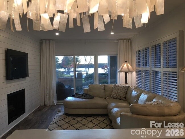 Building Photo - 646 Portside Dr