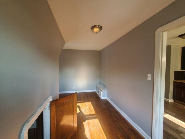 Building Photo - 3243 W 115th St