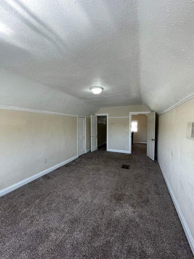 Building Photo - Charming 3bdrm, 1 bath house with fenced y...