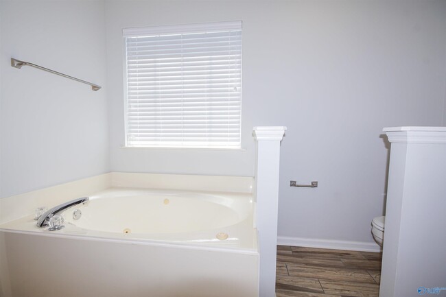 Building Photo - 145 Brass Oak Dr