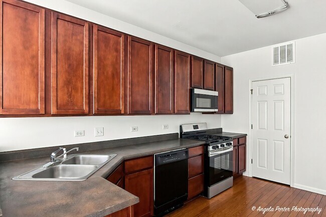 Building Photo - 376 N Patriot Dr