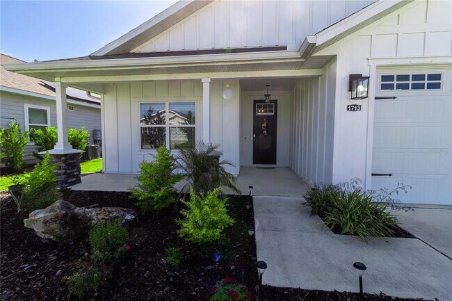 Building Photo - 1713 SW 72nd CIR