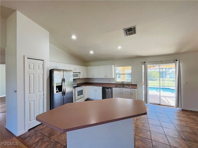 Primary Photo - 3325 SW 15th Ave