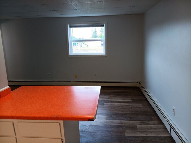 Building Photo - 211