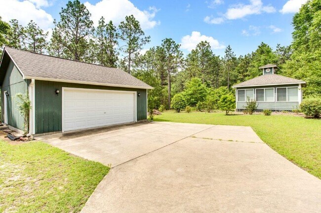 Building Photo - Coming Soon- 3 Bedroom and 2 Bath Home (Pe...