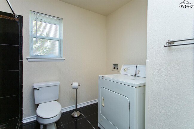 Building Photo - 1217 Sun Valley Dr