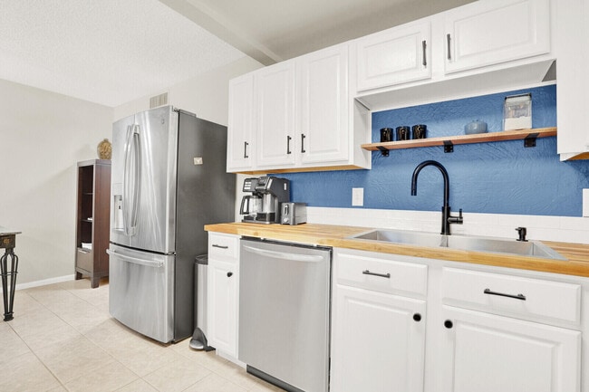 Building Photo - 1016 Cambridge A