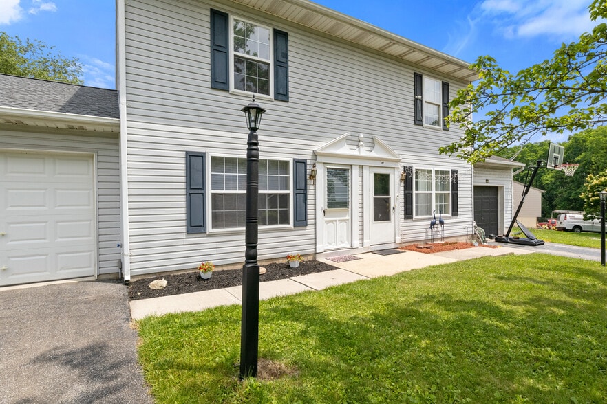 Primary Photo - 2957 Solar Dr