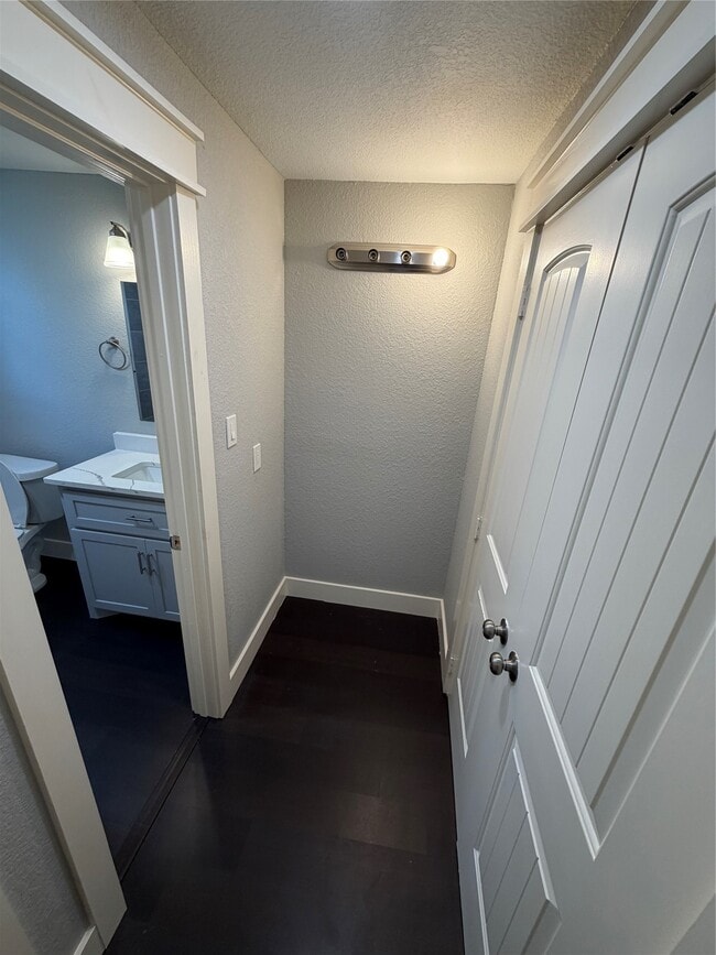 Building Photo - 8922 Allwood St