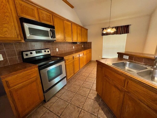 Building Photo - 1424 Teakwood Dr