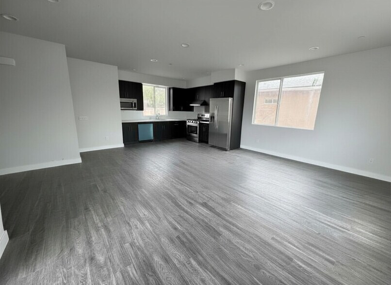 Building Photo - 1298 W 37th St