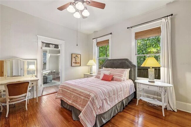 Building Photo - 2 Bed 2 Bath House in Duckpond with 2 Car Garage!