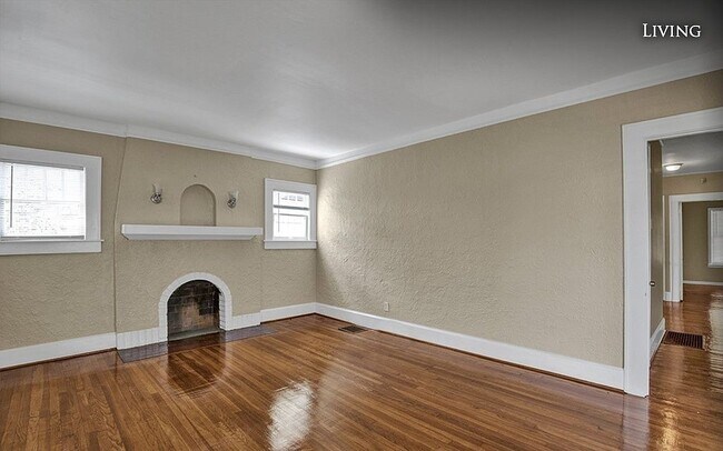 Building Photo - 854 5th St W