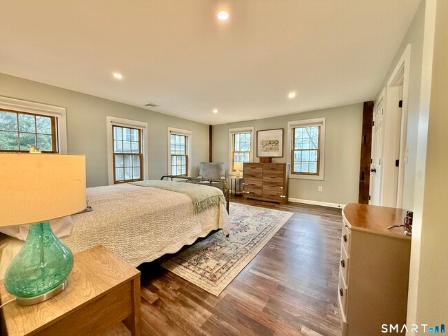 Building Photo - 4 Main St S