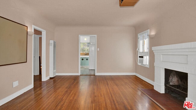 Building Photo - 6180 Oak Crest Way