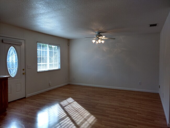 Building Photo - 7817 Clearview Dr