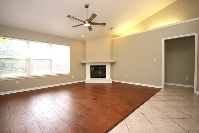 Building Photo - Spacious 4-Bedroom Cantonment Home with Sc...
