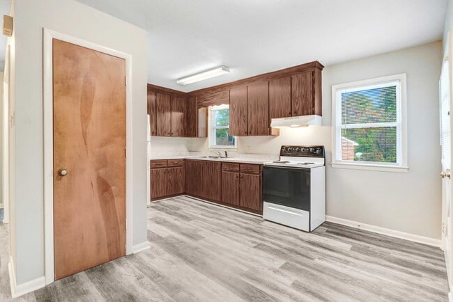 Building Photo - 2 BR | 1 BA Apartment - Scott Hills Apts in Goldsboro *Trash/Water/Lawn Care Included*