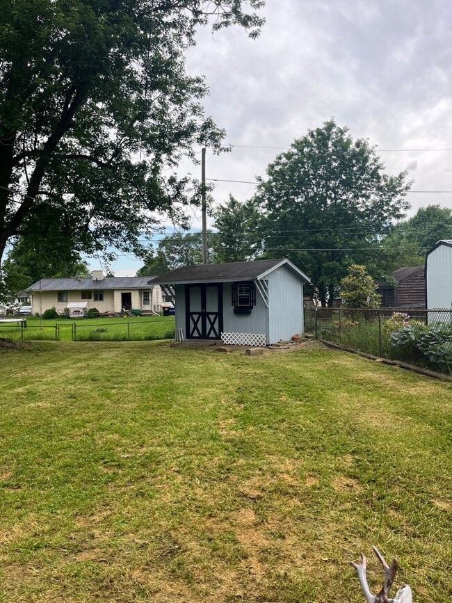 Building Photo - Ranch Home