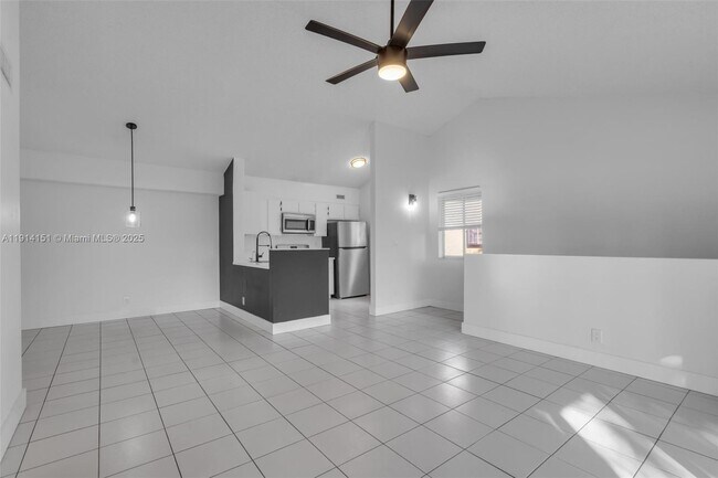 Building Photo - 3065 N Oakland Forest Dr