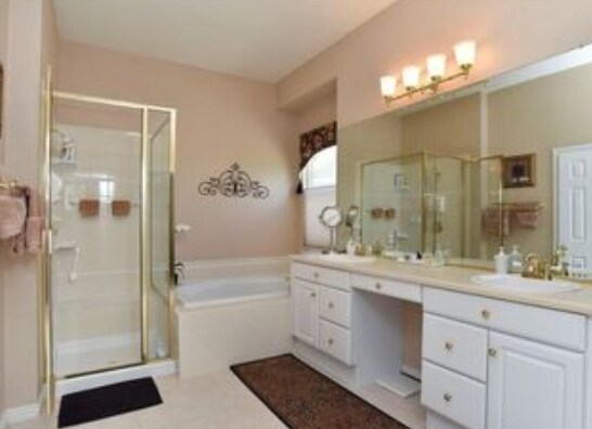Master bath attached to master bedroom on first floor. - 429 Beaver Point