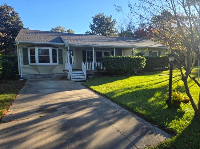 Primary Photo - 121 Shore Dr