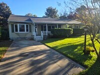 Building Photo - 121 Shore Dr