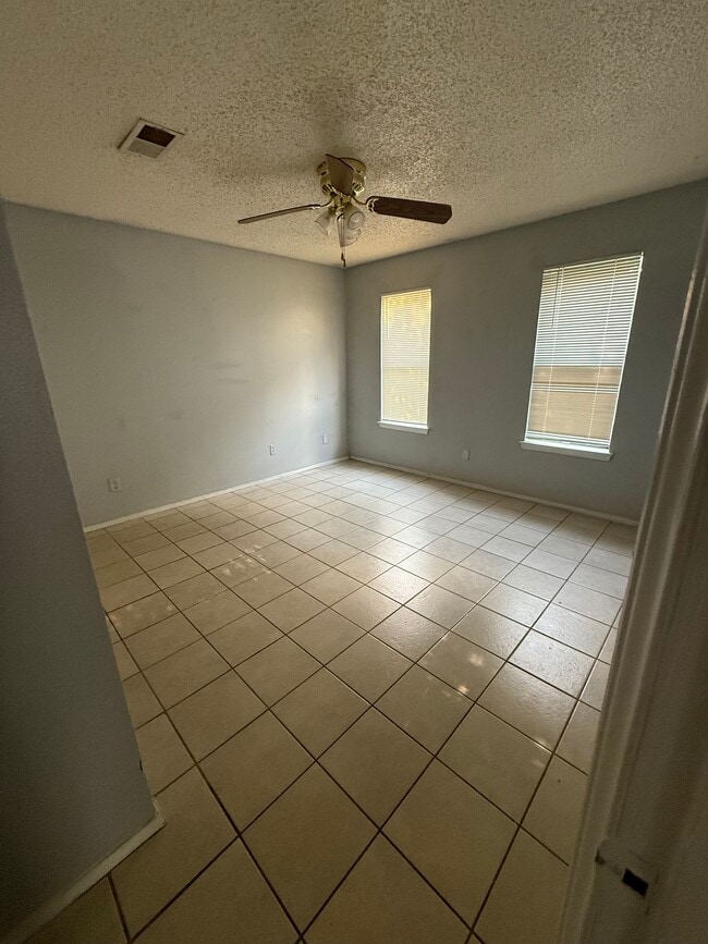 Building Photo - 2009 West Loop