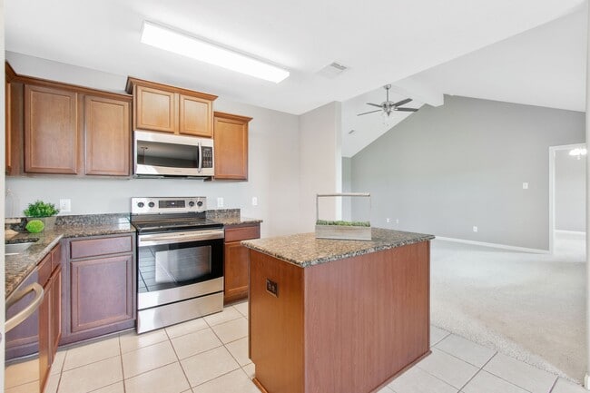 Building Photo - 31007 E Lost Creek Blvd