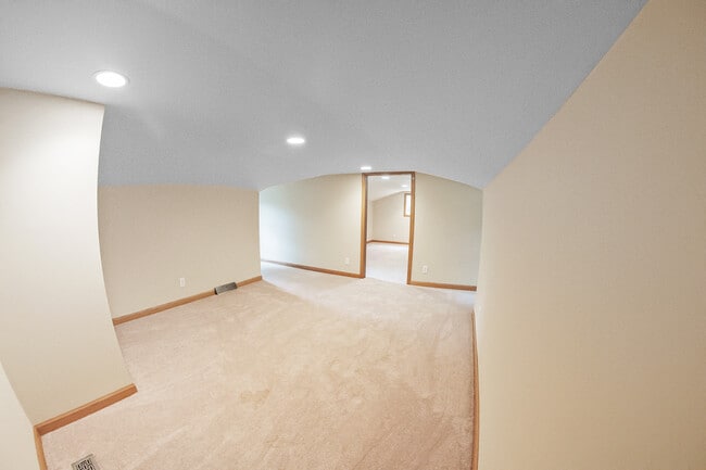 Building Photo - 9343 Shady Ln