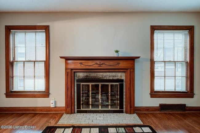 Building Photo - 210 Browns Ln