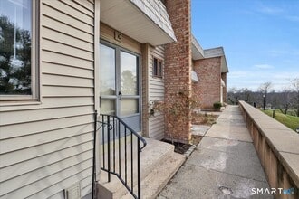 Building Photo - 10 Briar Ct