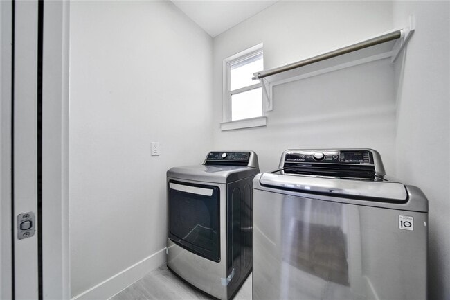 Building Photo - 2314 Gagne St