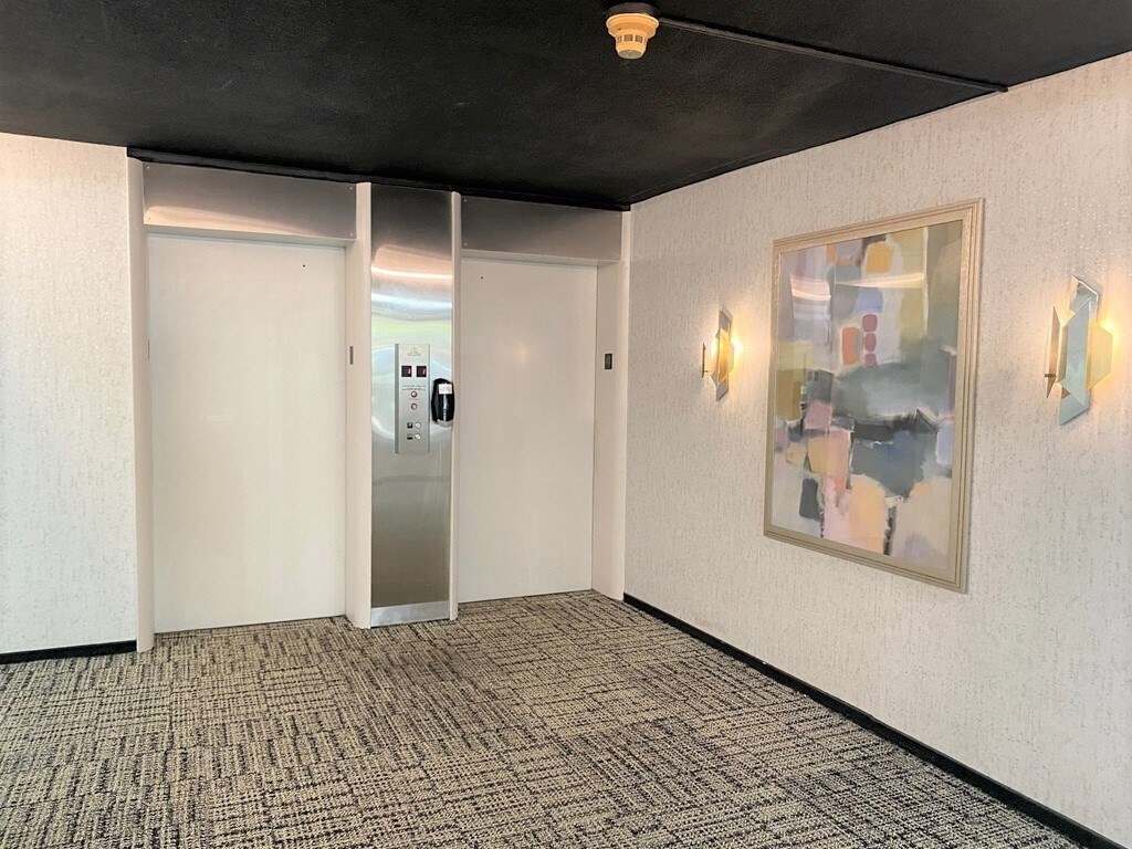 Building Photo - 19 Winchester St