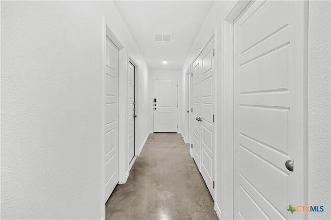 Building Photo - 1214 Concord Dr