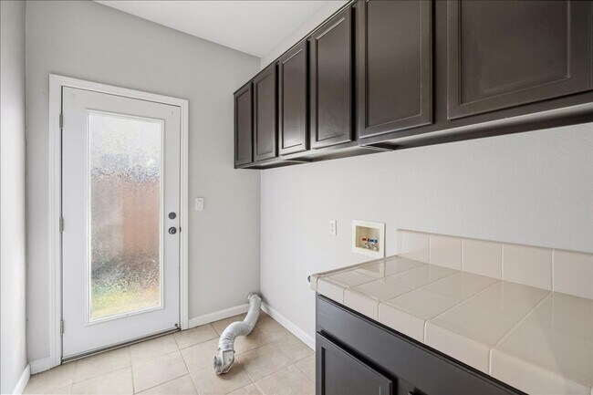 Building Photo - 121 Conner Cir