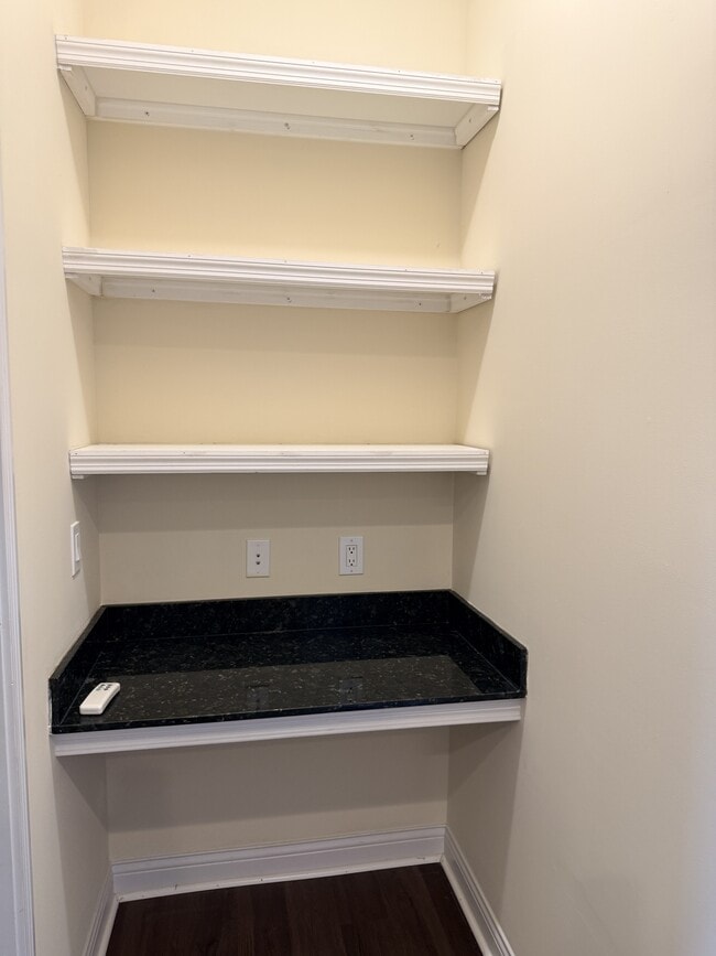 Building Photo - 252 Stetson St