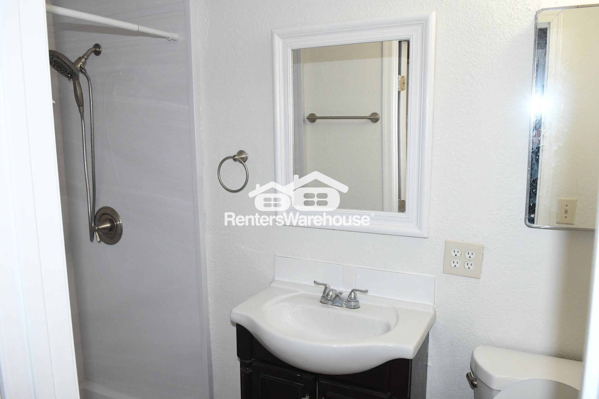 Building Photo - 210 N Casa Grande Ave