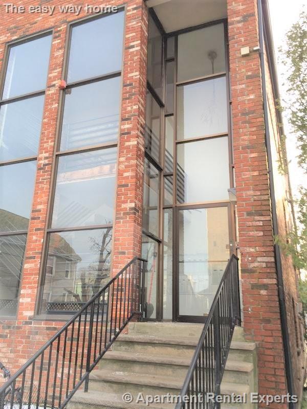 Building Photo - 10 Roberts St