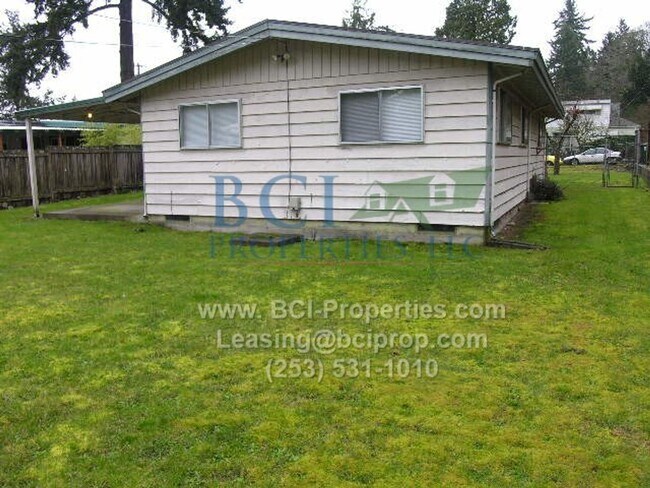 Building Photo - 7440 S Pine St