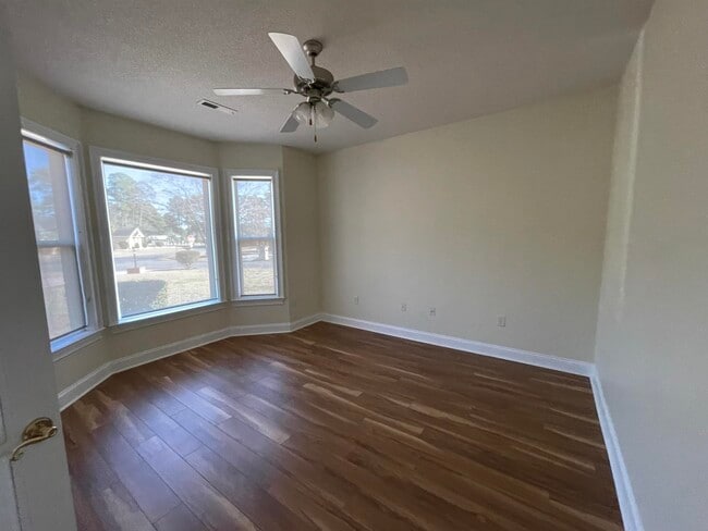 Building Photo - 530 Winterberry Ln