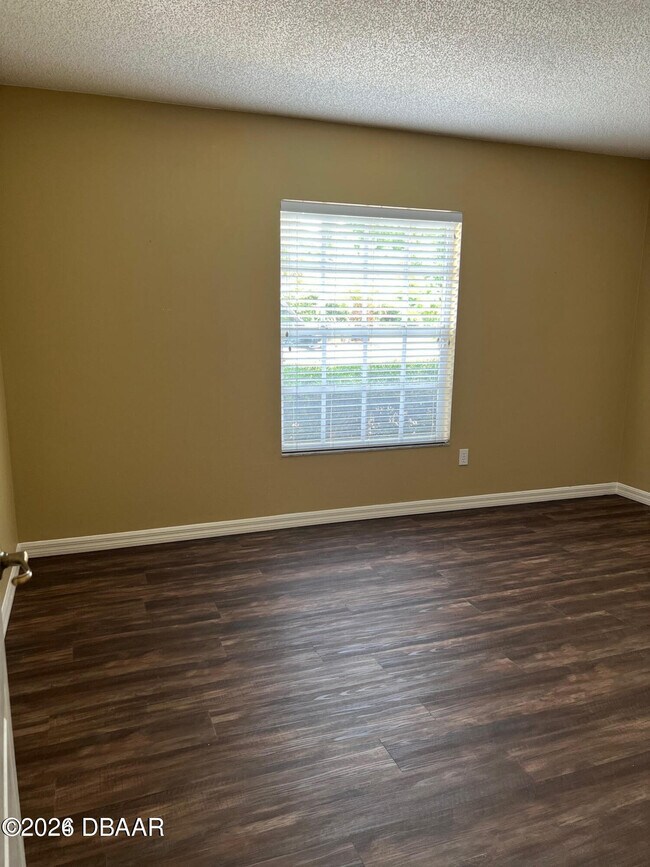 Building Photo - 4 Lonetree Look