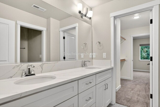 Building Photo - 3859 SE 92nd Ave