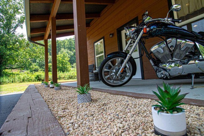 Building Photo - 644 Gladdens Creek Rd