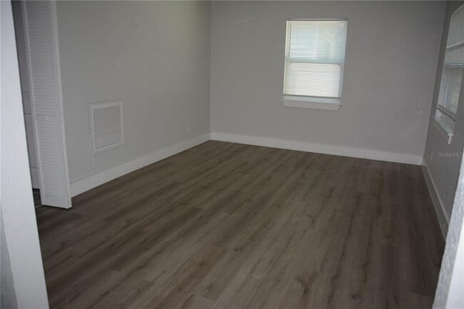 Building Photo - 670 16th Ave S