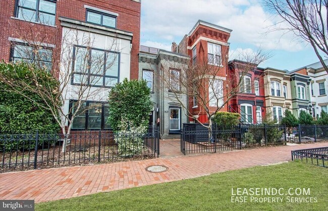 Building Photo - 1421 1st St NW