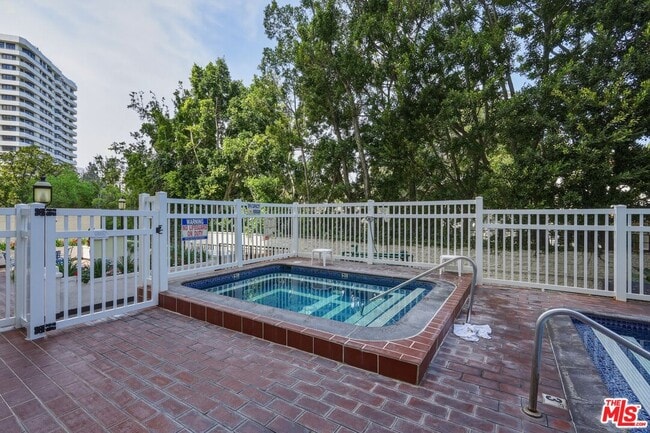 Building Photo - 10535 Wilshire Blvd